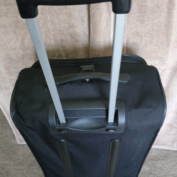 Black 4-Piece Heys Luggage - Used - Picture 9 of 12